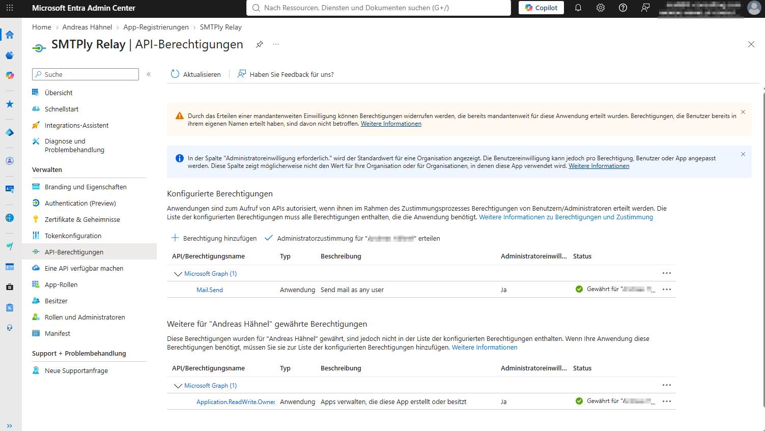 Entra Admin Center, API-Berechtigungen der SMTPly-App: Mail.Send unter den konfigurierten Berechtigungen, Application.ReadWrite.OwnedBy unter den zusätzlich für den Administrator gewährten Berechtigungen